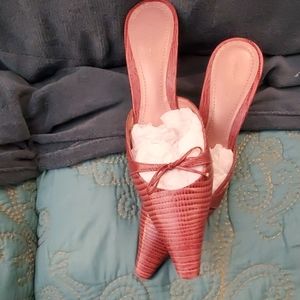 EUC Ann Taylor rose leather slingback kitten heels